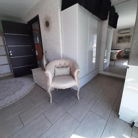 Cyrnea - Adults Only Bed & Breakfast