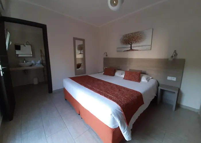 Cyrnea - Adults Only Frühstückspension