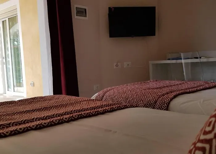 Cyrnea - Adults Only Frühstückspension *